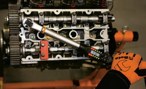 Beta 599DGT/6 elektronikus nyomatékkulcs irányváltós racsnival jobb és bal oldali meghúzáshoz meghúzási pontosság +/- 2% jobb irányban, ± 3% bal irányban 3/8"