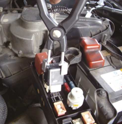 Beta 1497P 60°-ban hajlított pofájú fogó relé szereléséhez