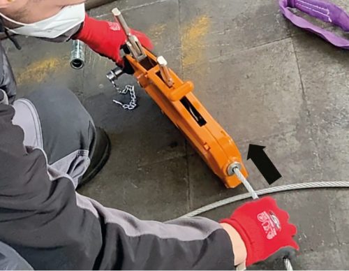 Beta 8148 Kézi csörlő, alumíniumötvözet test, csörlőkarral, drótkötéllel és horoggal szállítva