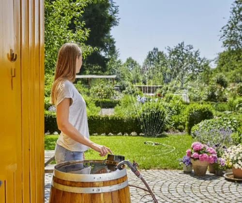 Gardena 2000/2 akkumulátoros hordóürítő szivattyú tiszta vízhez (akku és töltő nélkül)