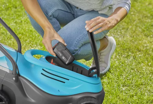 Gardena PowerMax™ 30/18V P4A akkumulátoros fűnyíró (1 x 4.0 Ah Li-ion akkuval)