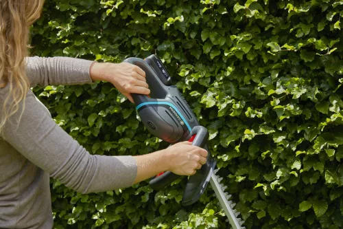 Gardena ComfortCut 60/18V P4A akkumulátoros sövénynyíró (akku és töltő nélkül)