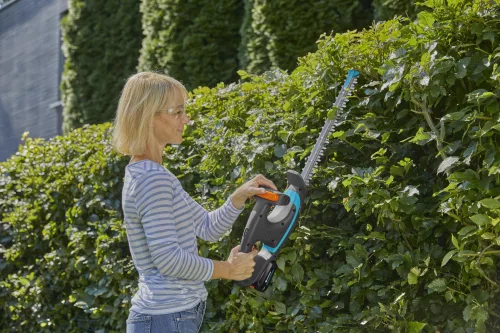 Gardena EasyCut 40/18V P4A akkumulátoros sövénynyíró (akku és töltő nélkül)