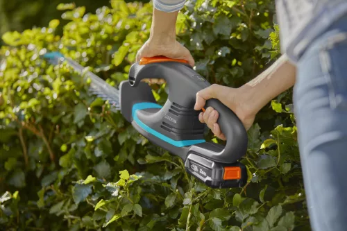 Gardena EasyCut 40/18V P4A akkumulátoros sövénynyíró (akku és töltő nélkül)