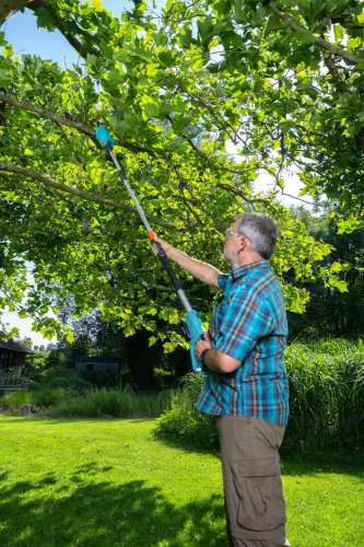 Gardena TCS 20/18V P4A akkumulátoros teleszkópos ágvágó (1 x 2.5 Ah Li-ion akkuval)