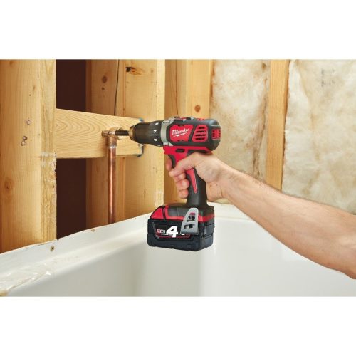 Milwaukee M18 BDD-402C akkus kompakt fúró-csavarozó - 60 Nm (2 x 4.0 Ah Li-ion akkuval)