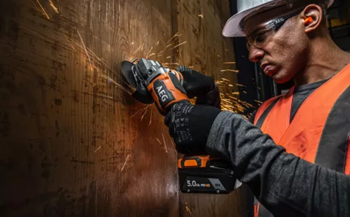 AEG BEWS 18-125BLPX2-502C Brushless akkus szénkefe nélküli sarokcsiszoló (2 x 5.0 Ah Li-ion akkuval)