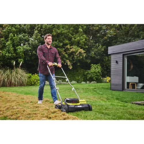 Ryobi RY18SFX35A-240 akkus szénkefe nélküli gyepszellőztető (2 x 4.0 Ah Li-ion akkuval)