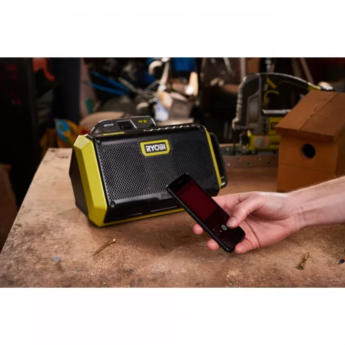 Ryobi RBT18-0 akkus Bluetooth hangszóró (akku és töltő nélkül)